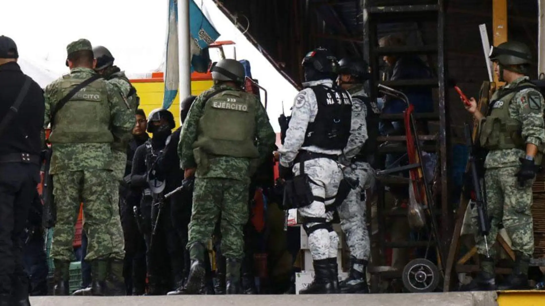 buscan a elemento dela guardia nacional en la central de abasto 